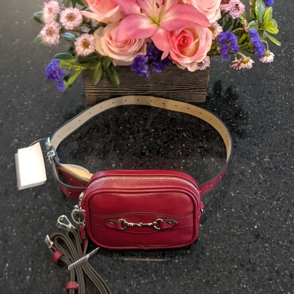 Steve Madden Equestrian Inspired in Crossbody bag belt Size Large Nwt ❤️